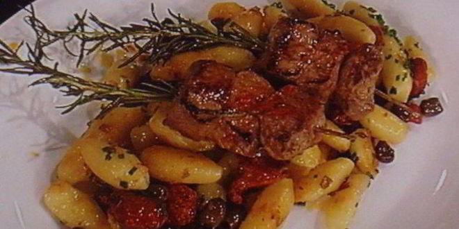 Рецепт шашлычков из ягненка с картофельными пальчиками и икрой из баклажанов