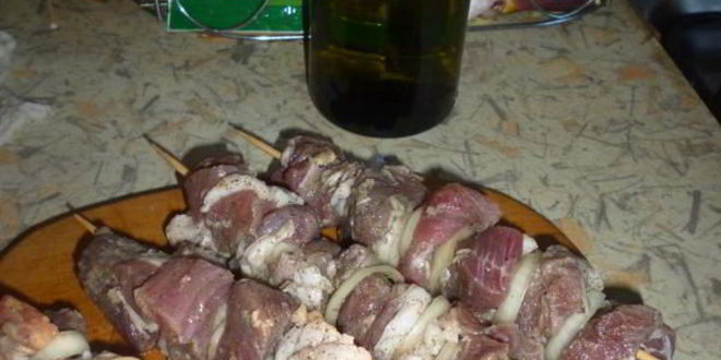 Рецепт шашлыка в белом вине на сковороде