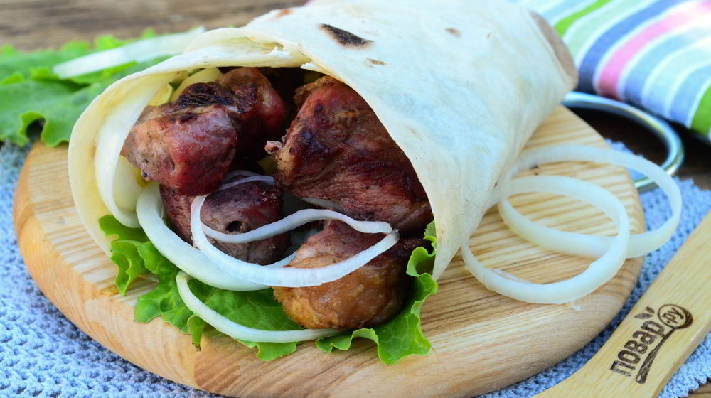 Как приготовить свиной шашлык в лаваше