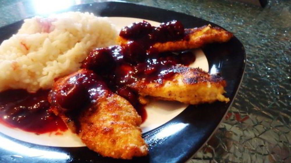 Как приготовить миндальный шницель амаретто с острым вишневым соусом