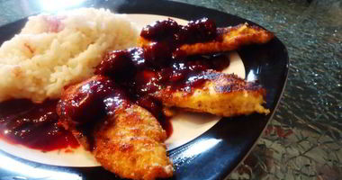 Рецепт Миндального шницеля Амаретто с острым вишневым соусом