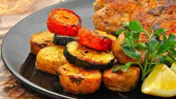 Рецепт Шницеля и печеные овощи