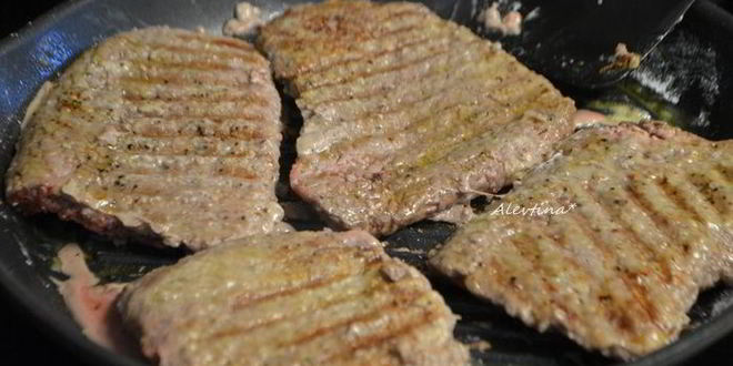 Рецепт говяжьих стейков на сковороде