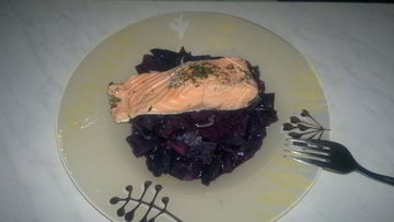 Рецепт Капусты в вине и стейк лосося в травах