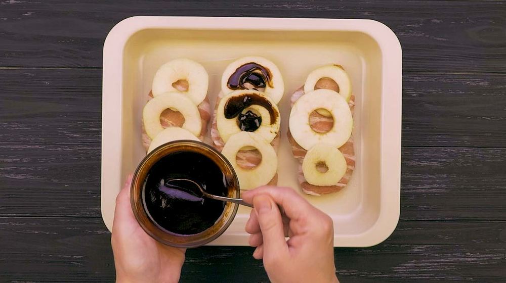 Как приготовить куриные стейки с яблоками