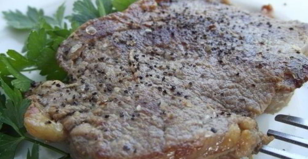 Рецепт сочный кебаб с панчеттой, деревенский картофель и острый салат