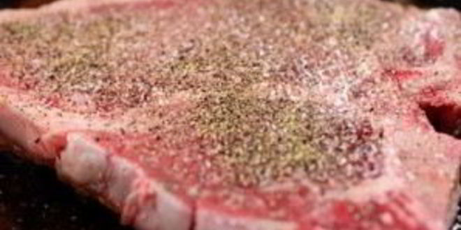 Рецепт стейка на кости с зеленым маслом