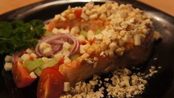 Рецепт Стейка семги с козьим сыром и кешью