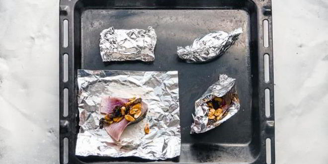 Рецепт стейков из карпа с изюмом и миндалем