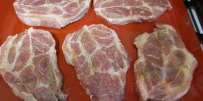 Рецепт стейков из свиной шеи по-французски