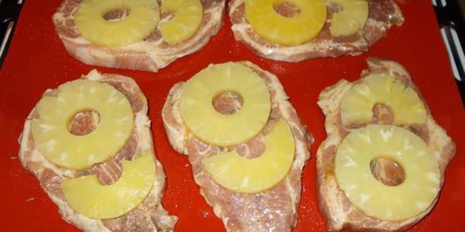 Рецепт стейков из свиной шеи по-французски