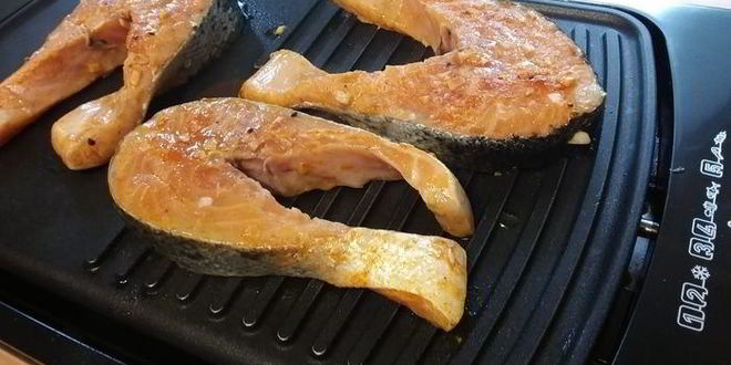 Рецепт стейков лосося с сальсой из кукурузы