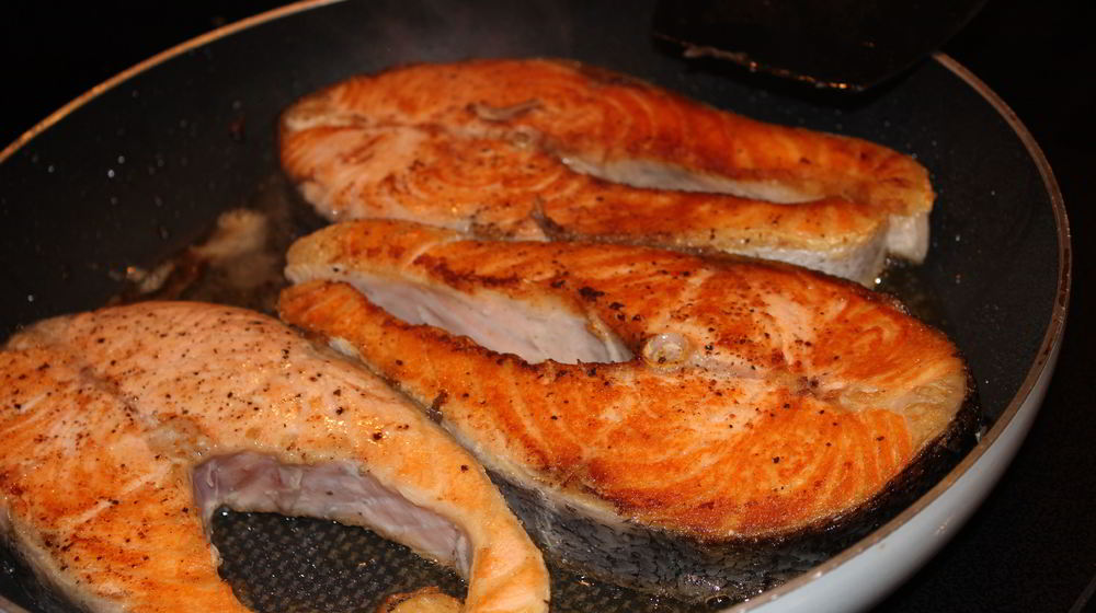 Как приготовить жареные стейки из лосося