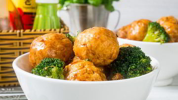 Рецепт Куриных тефтелей с брокколи в китайском стиле