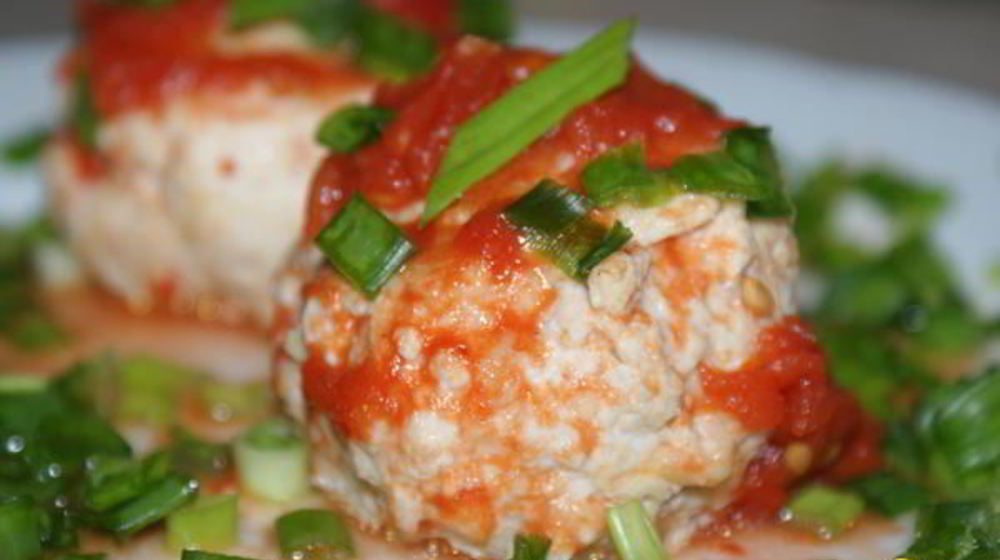 Как приготовить куриные тефтели в томатном соусе