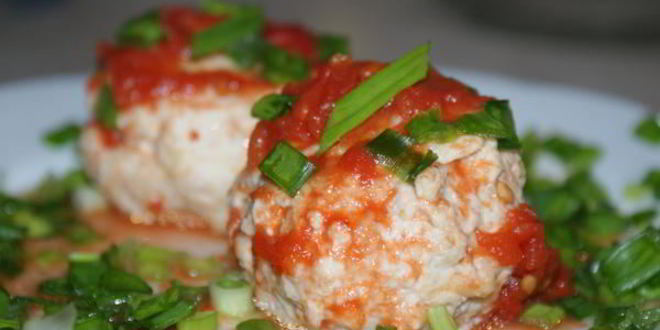 Рецепт куриных тефтелей в томатном соусе