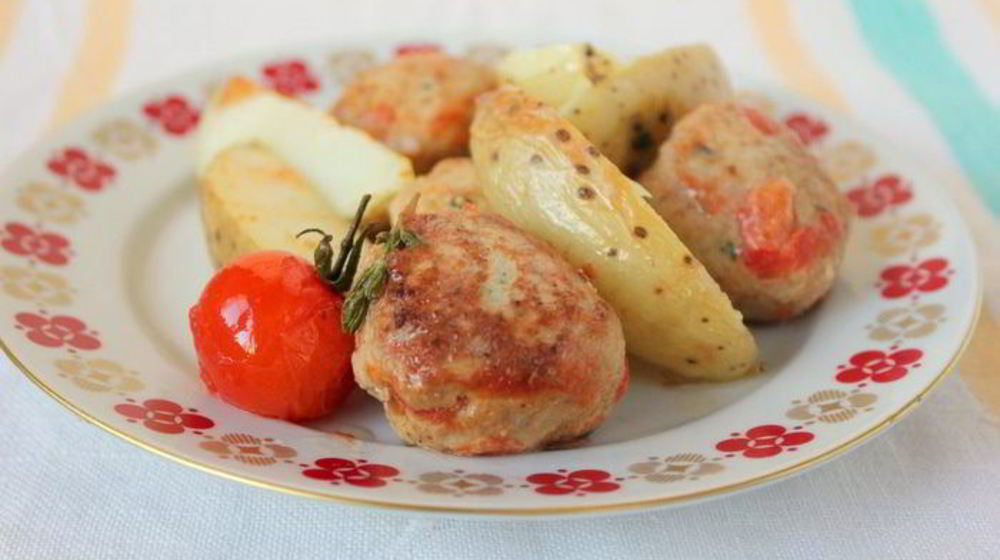 Как приготовить тефтели из индейки с запеченным картофелем
