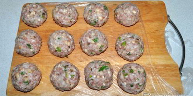 Рецепт тефтелей с грибами в томатном соусе