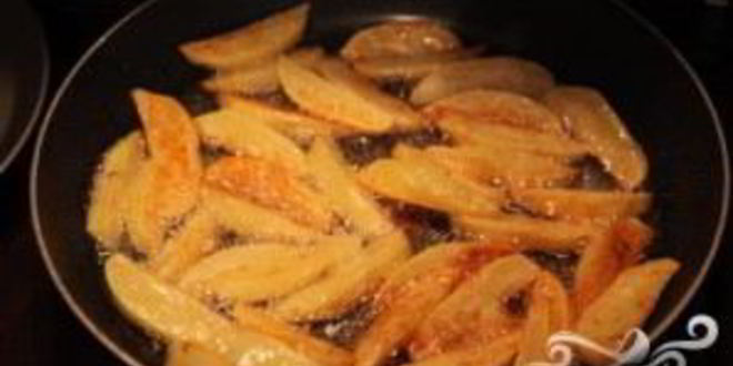 Рецепт тефтелей с грибным соусом и картофелем по-деревенски