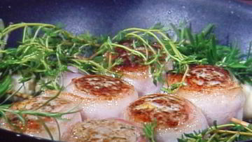 Рецепт Тефтелей в беконе с начинкой из моцареллы