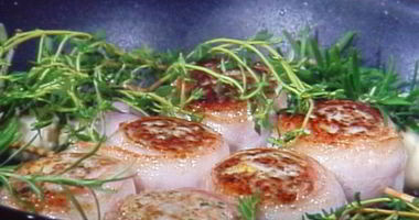 Рецепт Тефтелей в беконе с начинкой из моцареллы