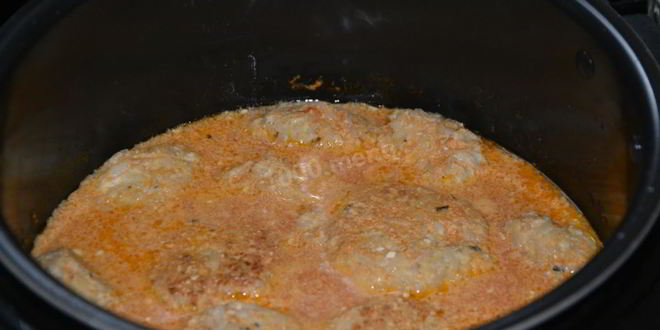 Рецепт тефтелей в сметанно-томатном соусе в мультиварке