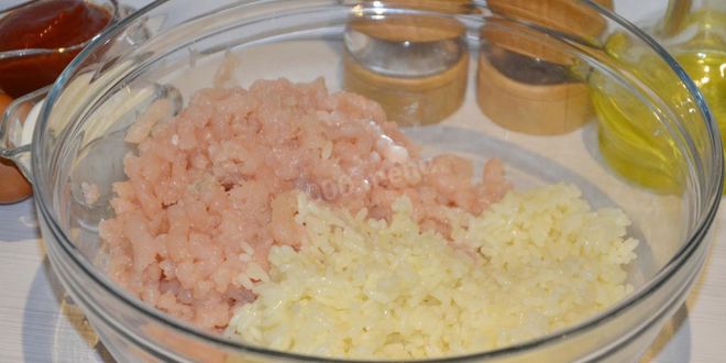 Рецепт тефтелей в сметанно-томатном соусе в мультиварке