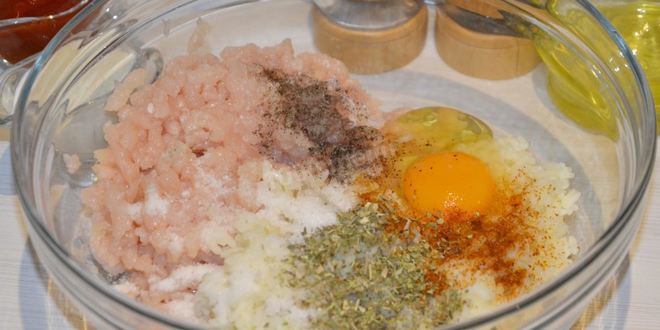 Рецепт тефтелей в сметанно-томатном соусе в мультиварке