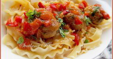 Рецепт Тефтелек с пастой мафальдине в пикантном соусе