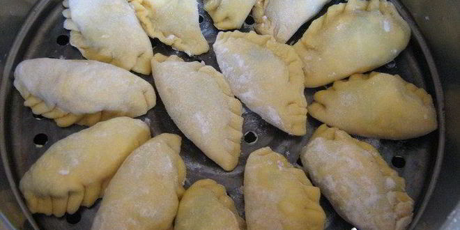 Рецепт паровых вареников с зеленью и яйцом