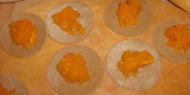 Рецепт ржаных вареников с тыквой на пару, постные