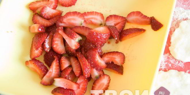 Рецепт вареников с клубникой