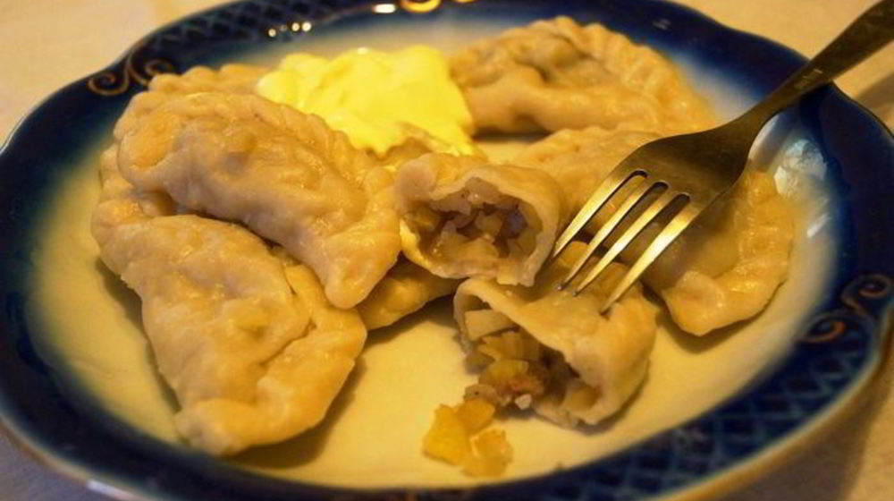 Как приготовить вареники с рубленой картошкой и прослойкой