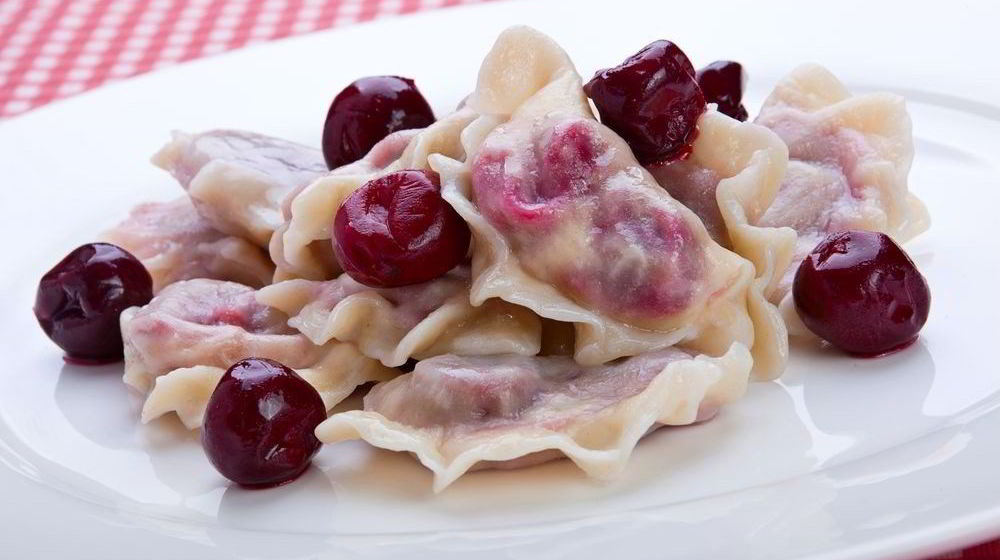 Как приготовить вареники с вишней на пару на кефире