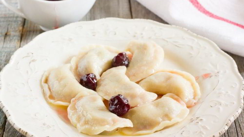 Как приготовить вареники с вишней