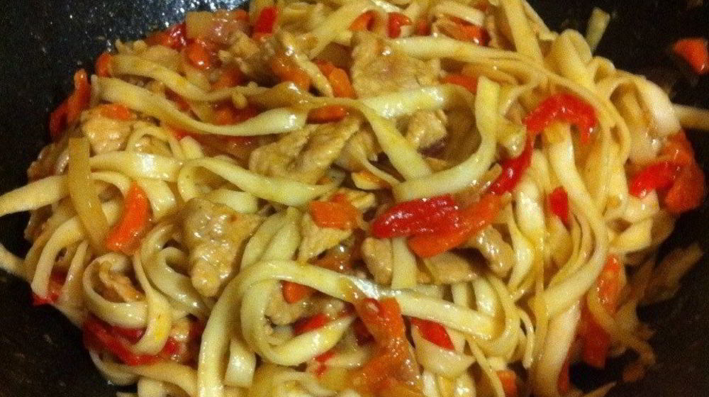 Как приготовить яичную китайскую лапшу вок со свининой