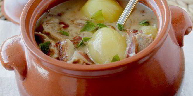 Рецепт мясного жаркого в соусе из сливок и белого вина