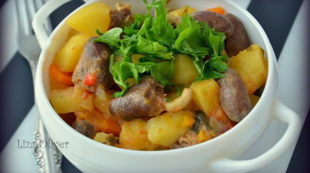 Как приготовить острое жаркое с куриными сердечками и картофелем