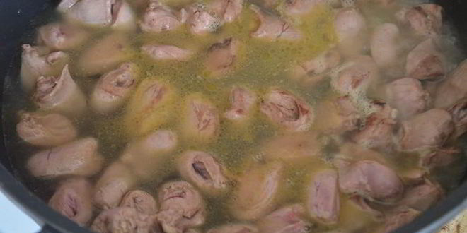 Рецепт острого жаркого с куриными сердечками и картофелем