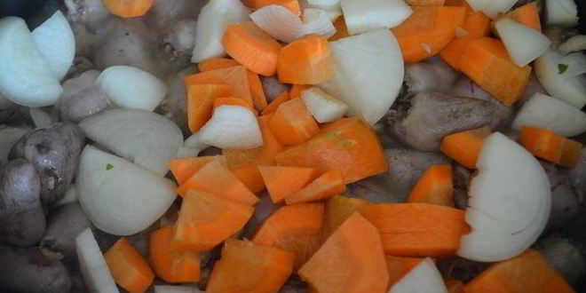 Рецепт острого жаркого с куриными сердечками и картофелем