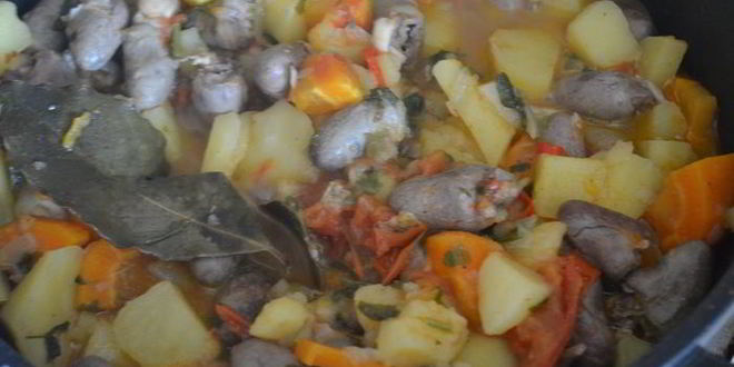 Рецепт острого жаркого с куриными сердечками и картофелем