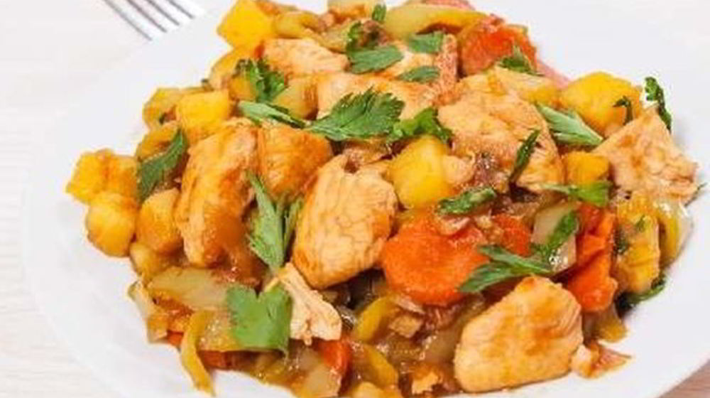 Как приготовить сочное жаркое из курицы с овощами