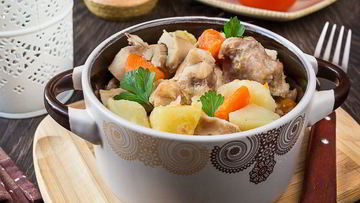 Рецепт Жаркого из кролика в горшочке