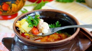 Рецепт Жаркого из свинины с картошкой в горшочках