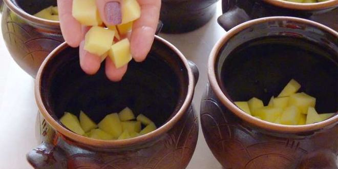 Рецепт жаркого из свинины с картошкой в горшочках