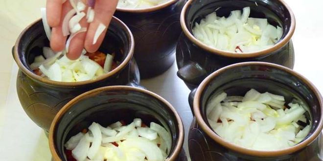 Рецепт жаркого из свинины с картошкой в горшочках
