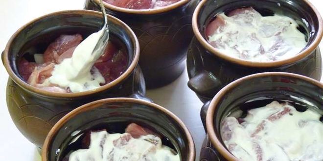 Рецепт жаркого из свинины с картошкой в горшочках