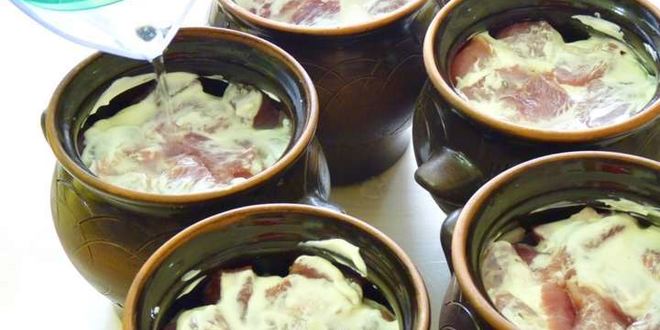 Рецепт жаркого из свинины с картошкой в горшочках