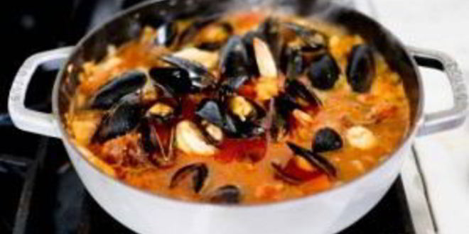 Рецепт жаркого с рыбой и морепродуктами в томатном соусе