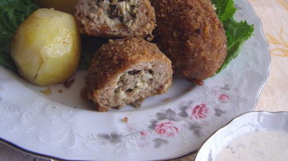 Как приготовить куриные зразы с грибами под сметанно-сливочным соусом